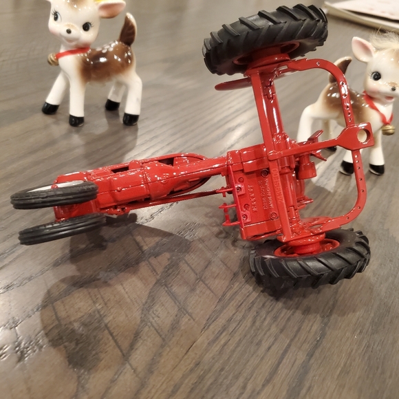 Vintage Ertl Classic McCormick 1/32" Scale Farmall Tractor - Picture 9 of 12